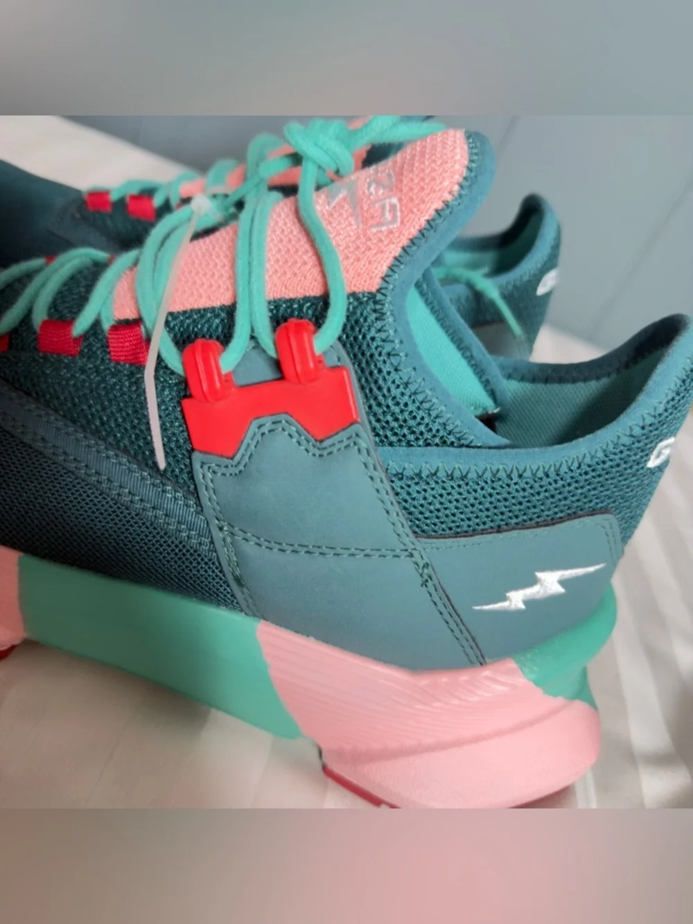 Men's Teal & Pink Lightweight Sneakers